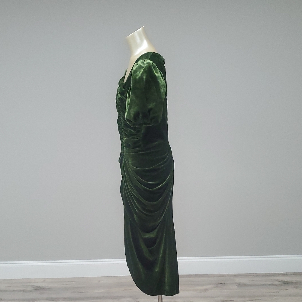 PrettyLittleThing Green Ruched Asymmetrical Cocktail Gown. - Picture 2 of 5